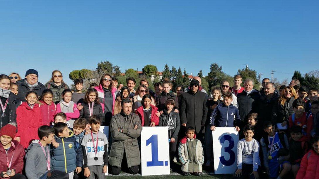 Okul Sporları Faaliyetleri Kapsamında Urla İlçe Milli Eğitim Müdürlüğü ve Urla Gençlik ve Spor İlçe Müdürlüğü İşbirliği ile 27 Aralık 2019 Atatürk Kır Koşusu 12 Eylül Stadında öğrencilerimizin katılımıyla gerçekleşti