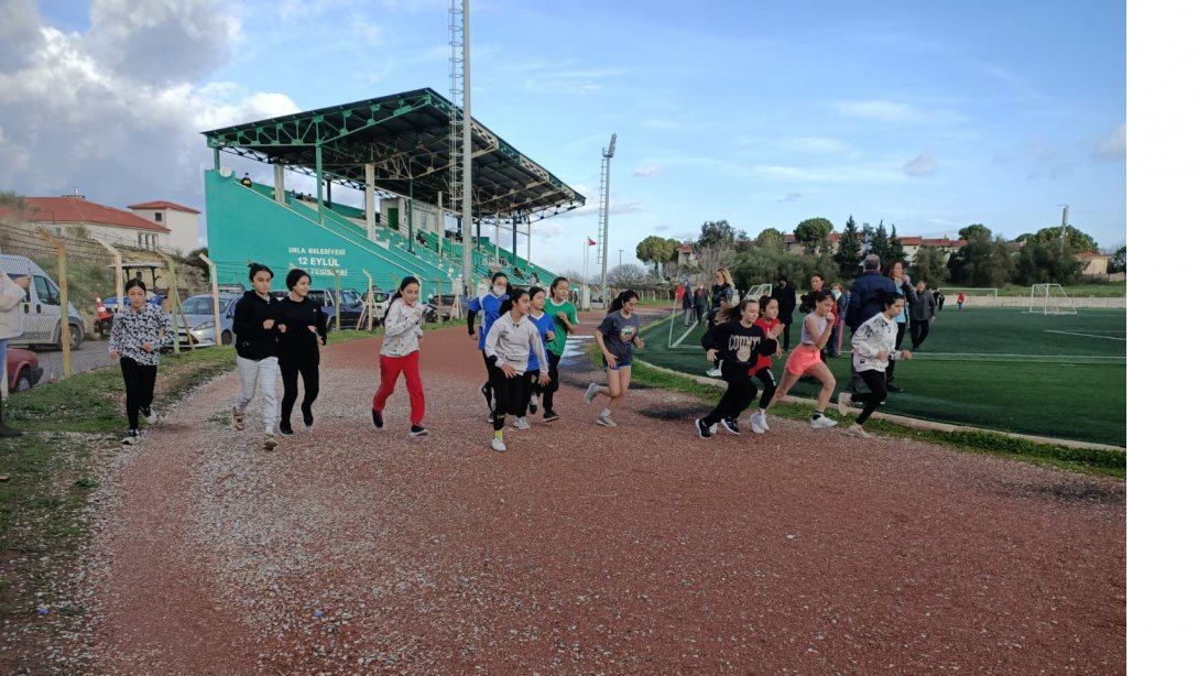 27 Aralık Atatürk Kır Koşusu İlçemiz 12 Eylül Stadyumunda Gerçekleşti