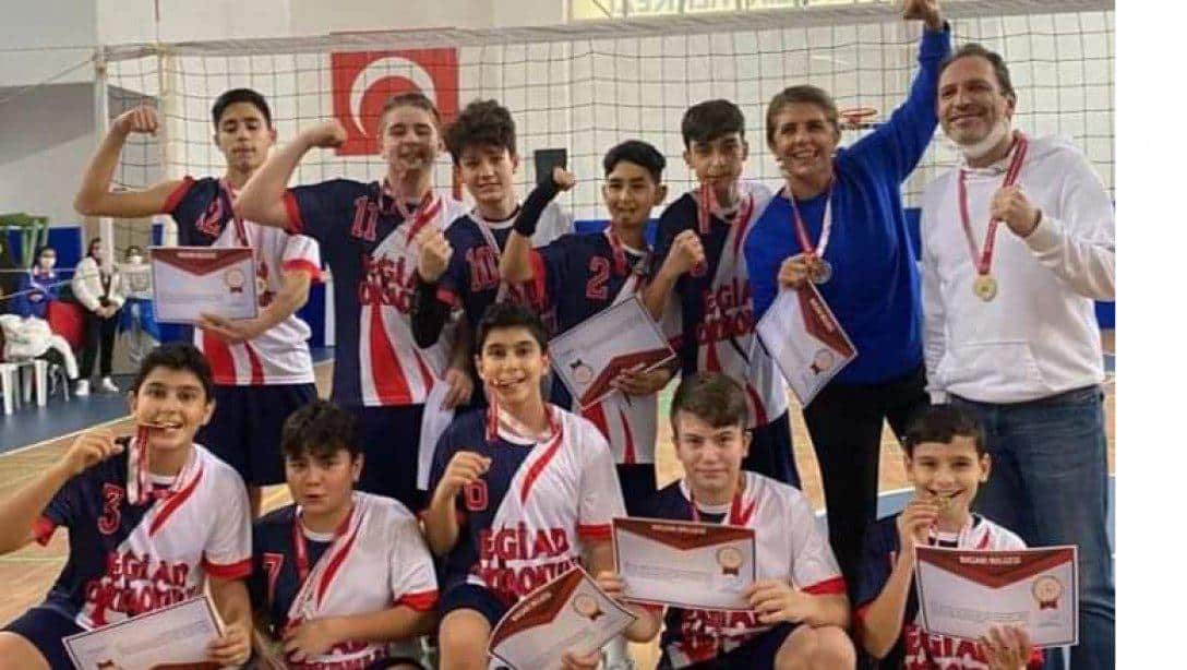 EGİAD Ortaokulu Erkek Voleybol Takımımız Türkiye Şampiyonası Yarıfinallerine Yükselen Urla'daki İlk Okul Takımı Oldu
