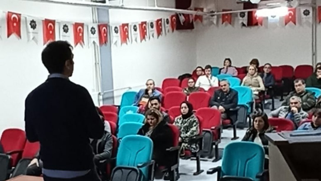 MEB AKUB üyesi eğitmen Özen ÖZCAN tarafından 15 - 23 Mart  tarihlerinde Hizmetiçi eğitim kapsamında 78 öğretmenimizin katılımıyla,okullarımızın Acil Durum Ekiplerine yönelik eğitimler verildi.