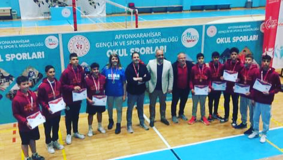 Egiad  Ortaokulu Erkek Voleybol Takımı Türkiye Şampiyonası Yarı Final 1. Oldu