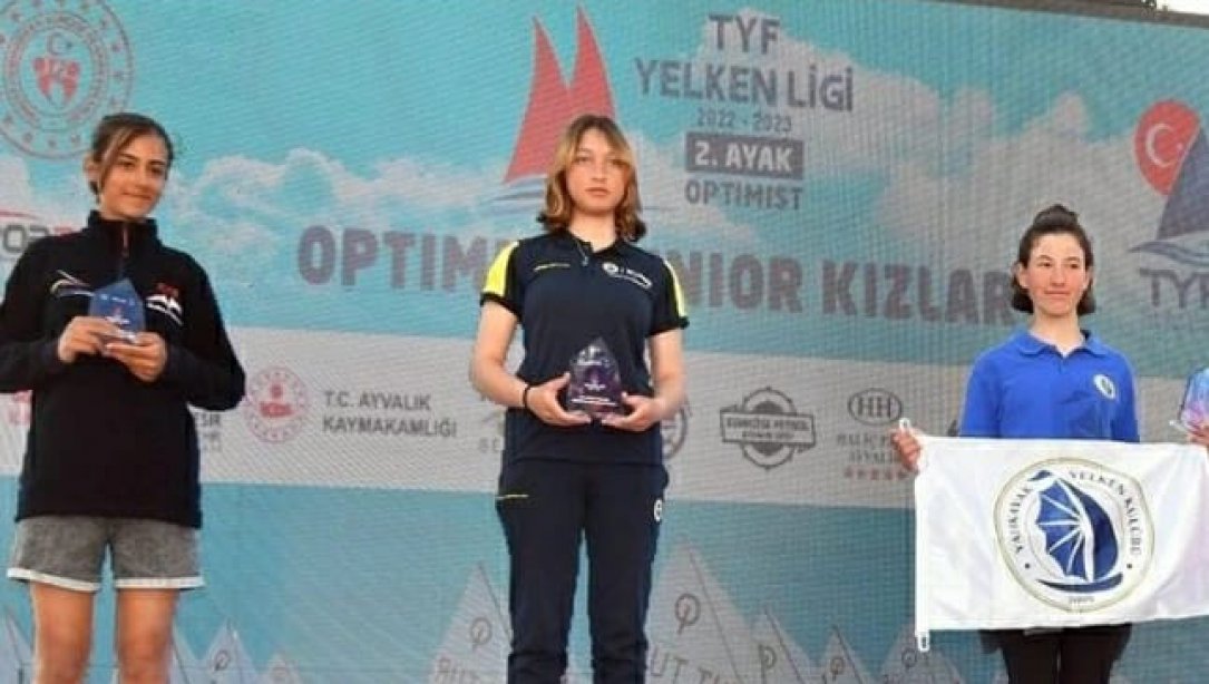 24_ 30 Nisan tarihleri arasında yapilan TYF Yelken ligi 2. Ayak Optimist  yarışlarında Asiye Hüseyin Akyüz Bilim Ortaokulu öğrencisi Yasemin YIKICI Kızlarda  Türkiye 1.si olmuştur