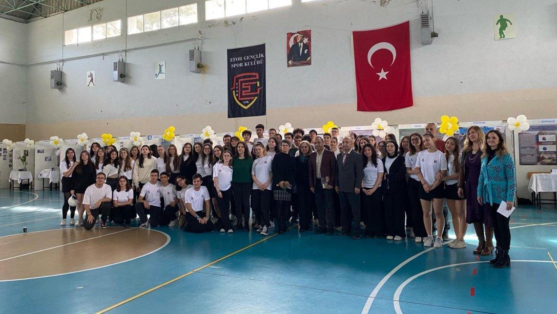 İzmir Cengiz Aytmatov Sosyal Bilimler Lisesi, TÜBİTAK 4006 Bilim Fuarı ile büyük beğeni topladı