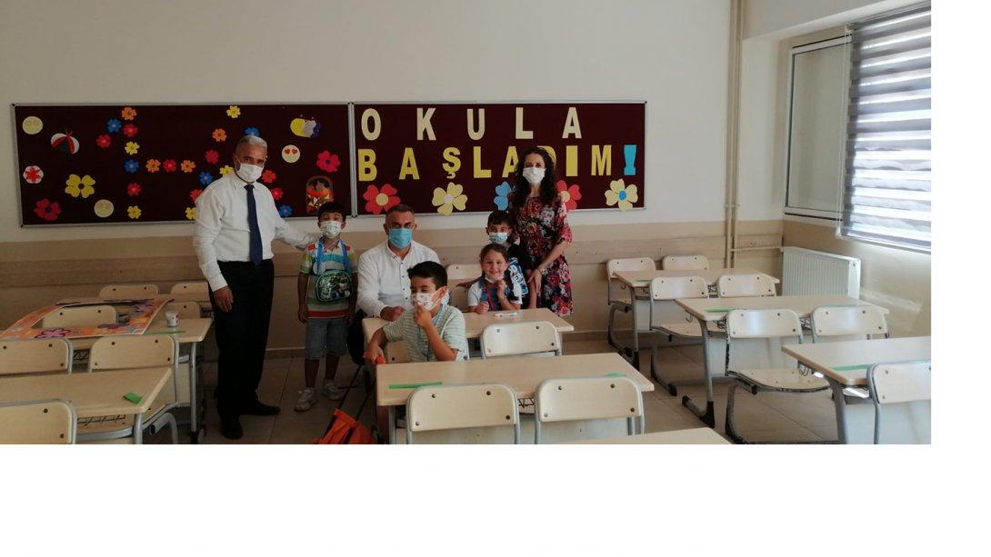 İlçe Milli Eğitim Müdürümüz Sayın Süleyman CAN, Uyum Haftasında Atatürk İlkokulunu Ziyaret Ederek Öğrenci ve Öğretmenlerimizin Yanında Yer Aldı