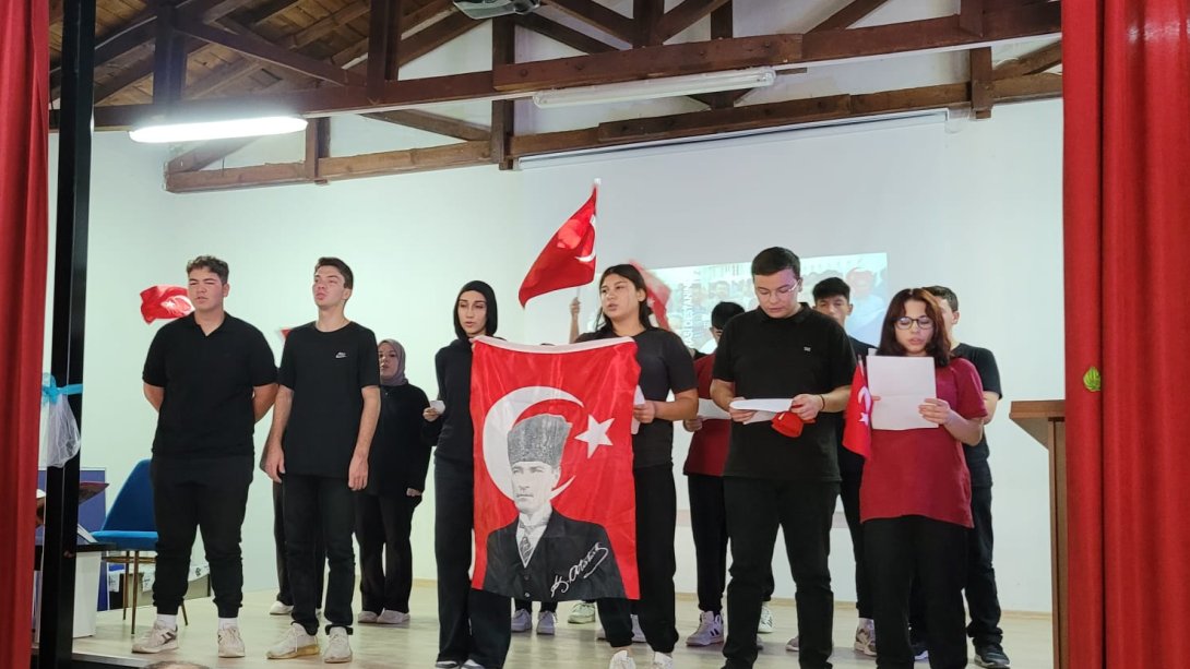 15 Temmuz Demokrasi ve Milli Birlik Günü Anma Programı Urla Anadolu İmam Hatip Lisesinde Gerçekleştirildi.